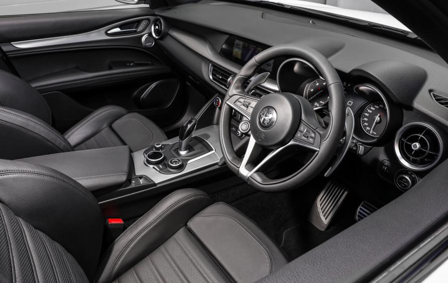 Интерьер Alfa Romeo Stelvio (949) 2018 года  (AU) (фото 20 из 40)